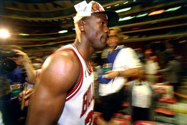 五大联赛本赛季最佳阵容 莱万搭档萨拉赫冲锋陷阵